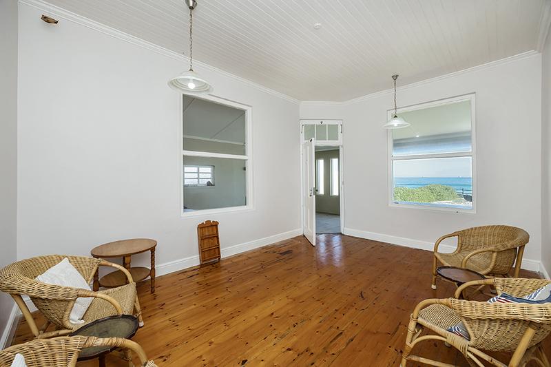 To Let 5 Bedroom Property for Rent in Bloubergstrand Western Cape